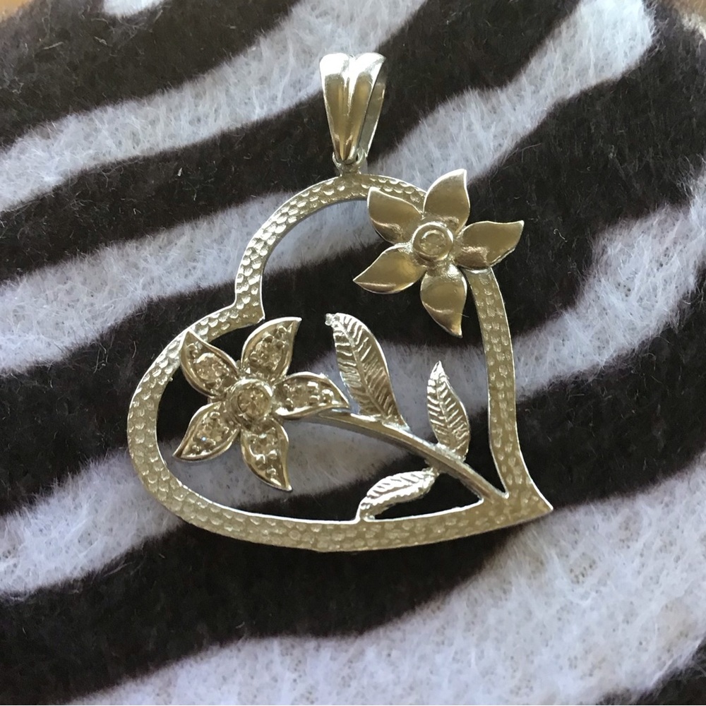 14k white gold hear pendant